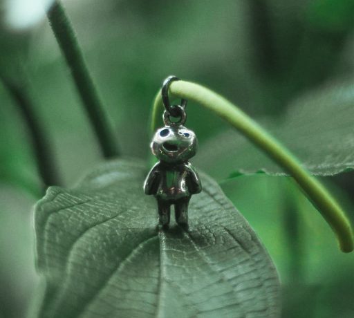 Espiritos da floresta Princesa Mononoke Koda Joias Pingente Personalizado Anime Estudio Ghibli Arte Pingente Mononoke Prata 950 Anime Manga Hayao Miyazaki Joia artesanal Joia de família Presente original Frete grátis Garantia vitalícia Kodamas Certificado de autenticidade Flanela mágica Impressos Adesivos